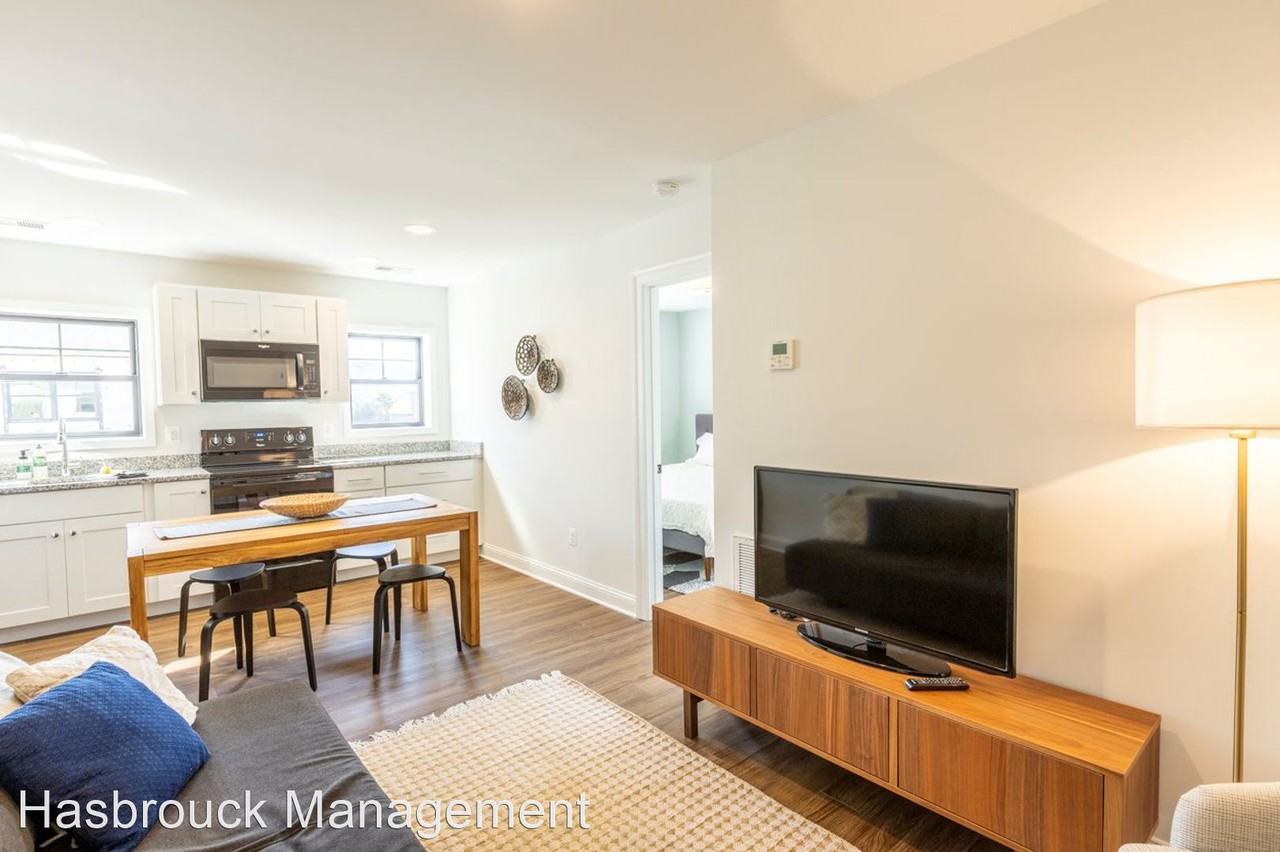 556 Lochlyn Hill Dr #B - Photo 2 of 27