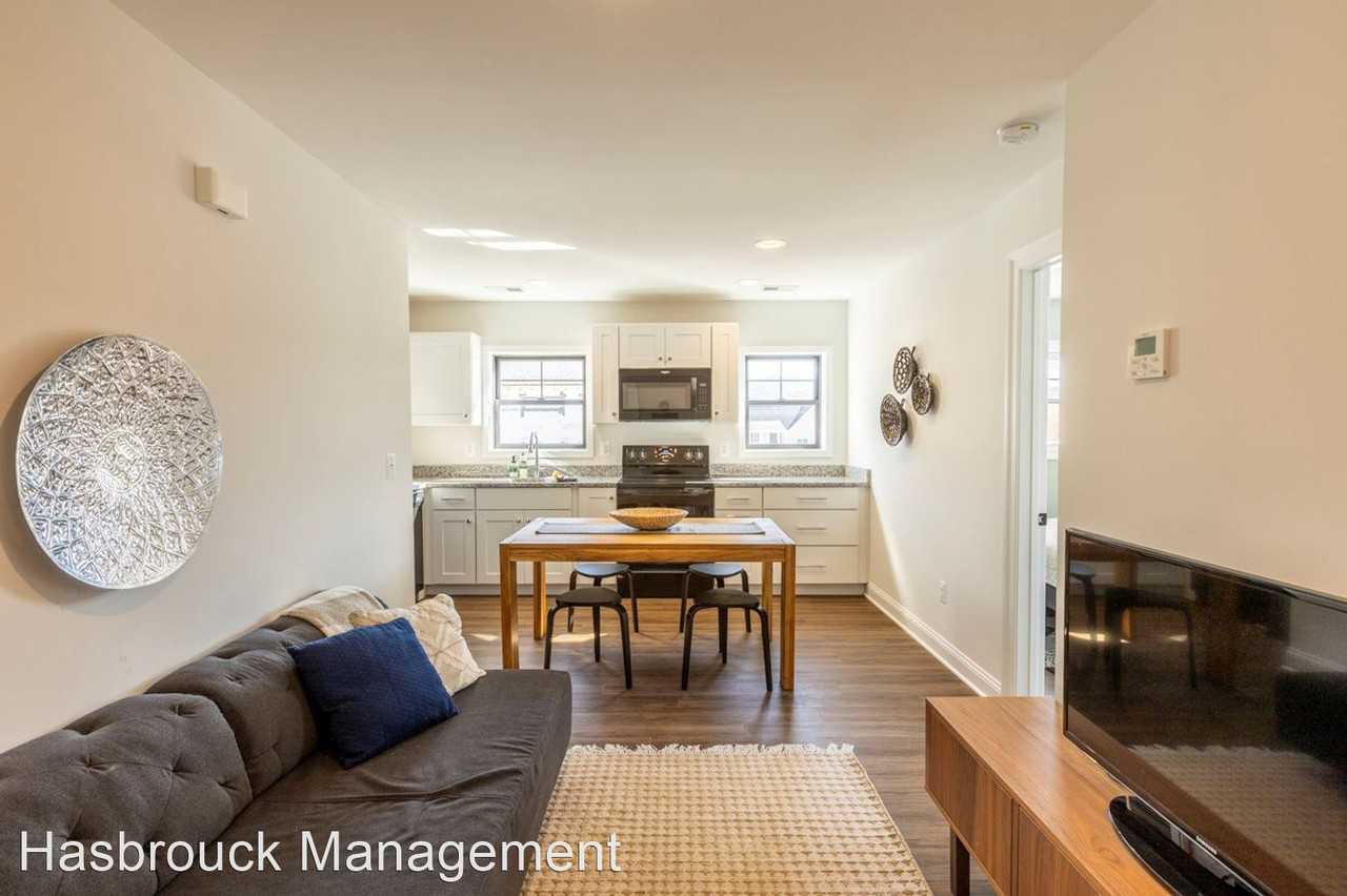 556 Lochlyn Hill Dr #B - Photo 3 of 27