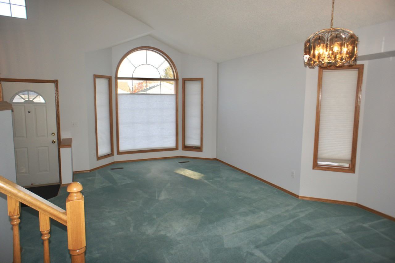 107 Westmews Cres - Photo 2 of 25