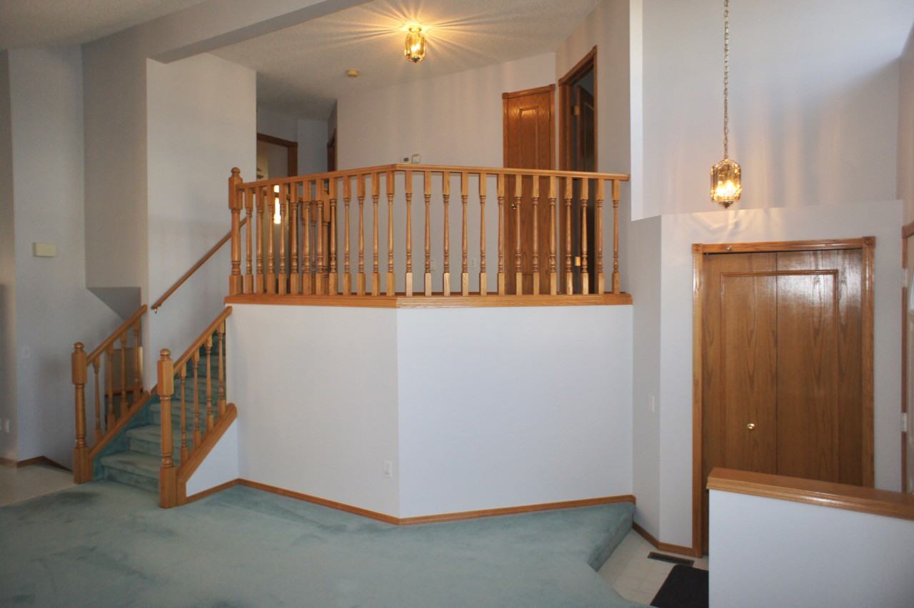107 Westmews Cres - Photo 3 of 25
