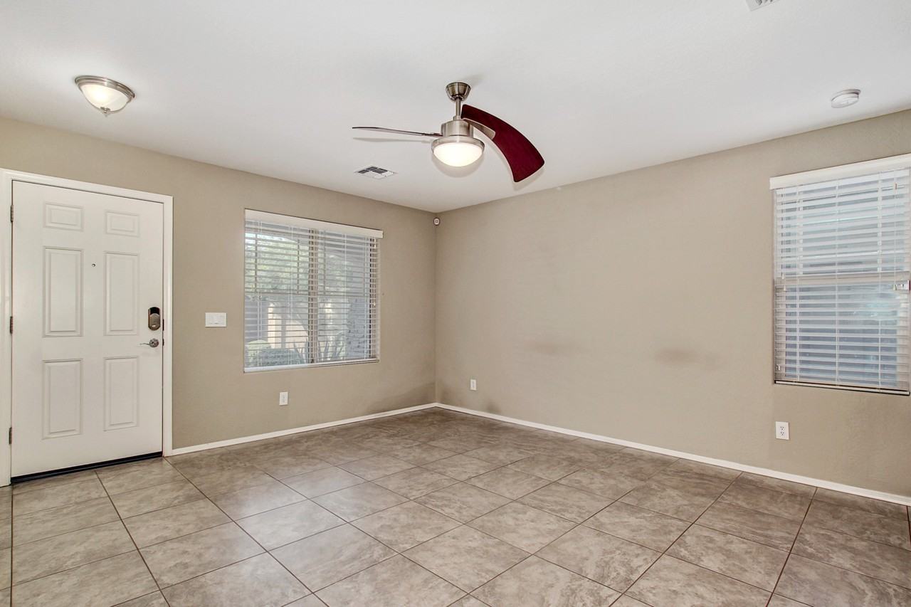 2558 E Boston St - Photo 5 of 33
