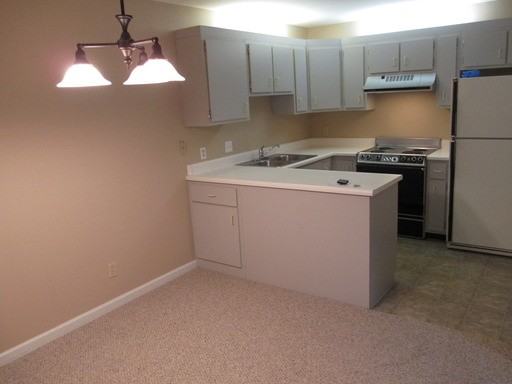 908 King Dr - Photo 3 of 10