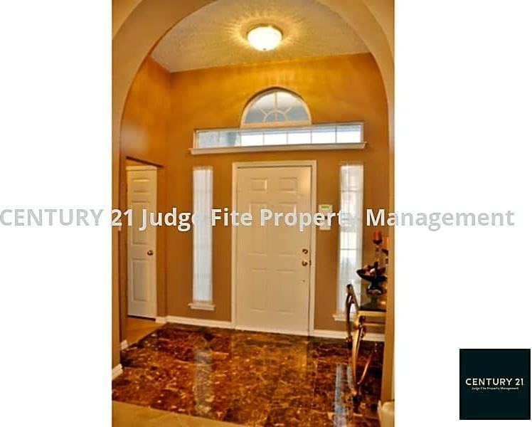 224 Armstrong Dr - Photo 2 of 10