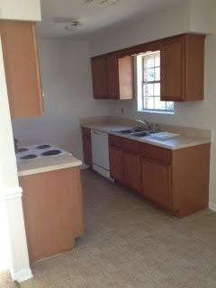 1712 Winston Ln - Photo 3 of 7
