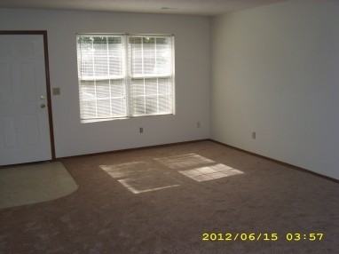 1305 N Oak St - Photo 2 of 6