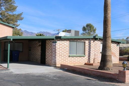 3261 E Water St - Photo 3 of 8