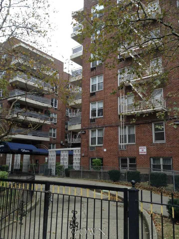 222 Lenox Rd - Photo 2 of 4