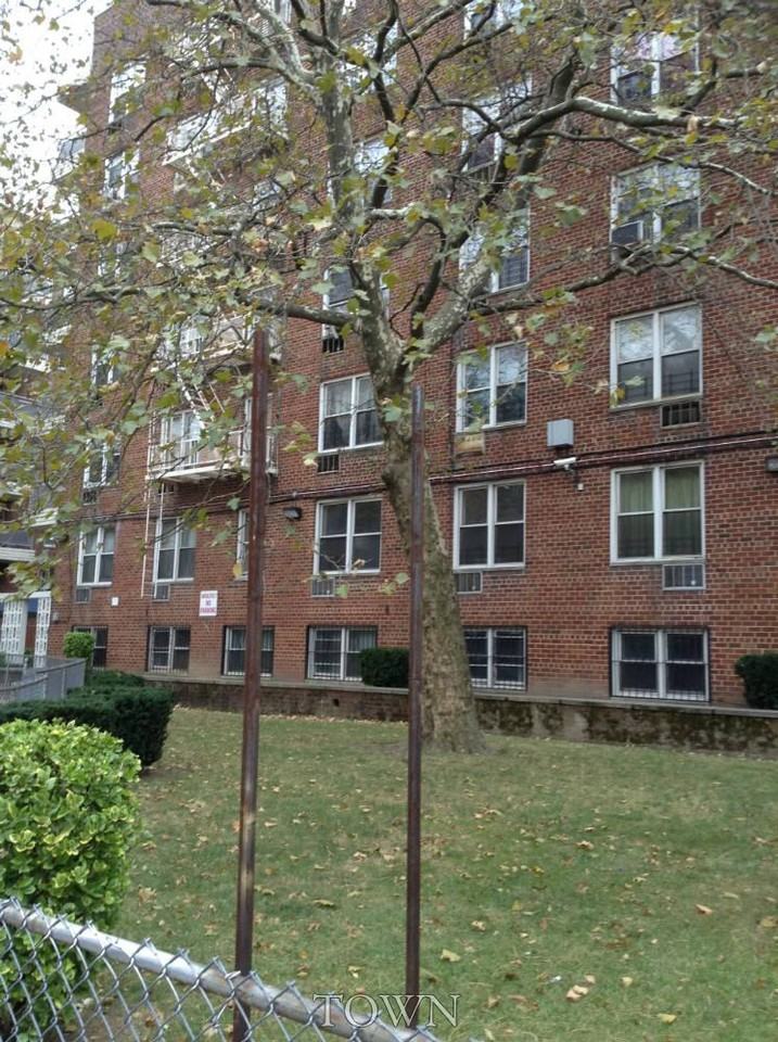 222 Lenox Rd - Photo 3 of 4