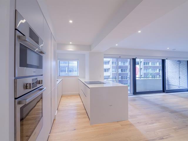 3535 Drummond - Photo 2 of 12