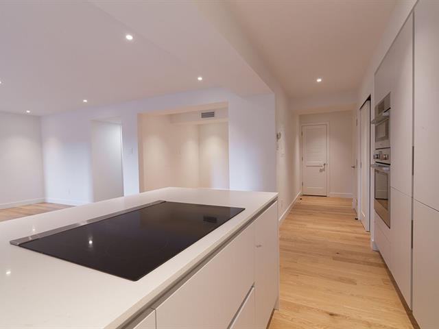 3535 Drummond - Photo 3 of 12