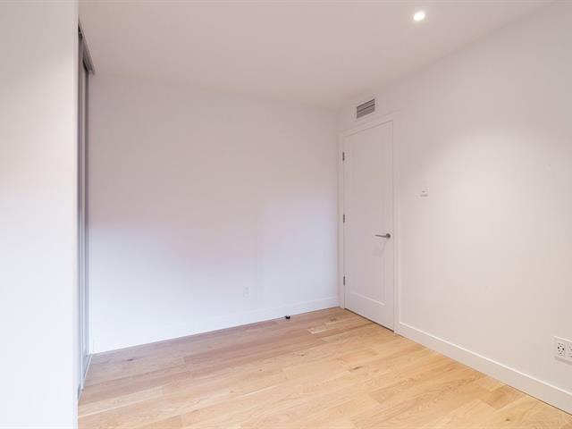 3535 Drummond - Photo 7 of 12
