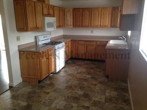 1627 Oleander Ave - Photo 3 of 10