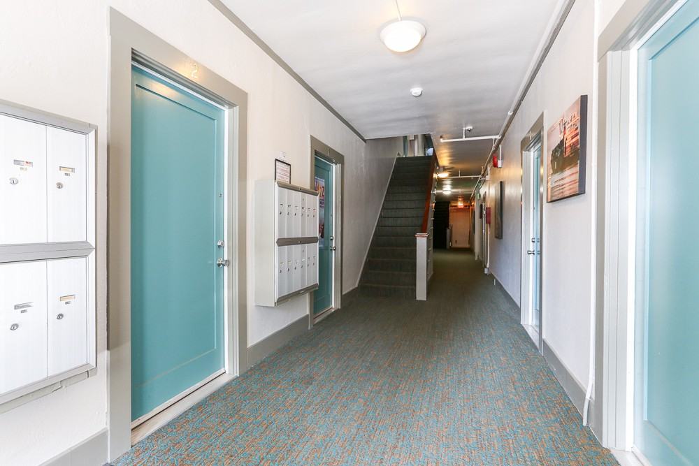 646 16th St - Photo 3 of 21