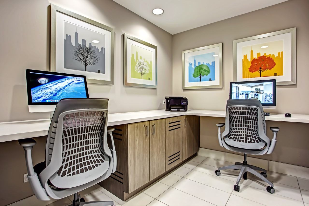 2555 N Clark St - Photo 5 of 18