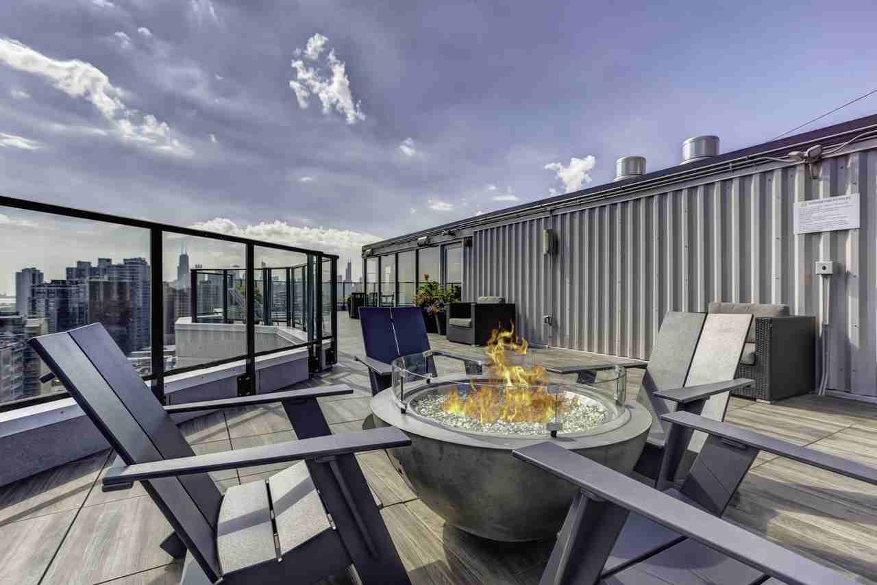 2555 N Clark St - Photo 7 of 17