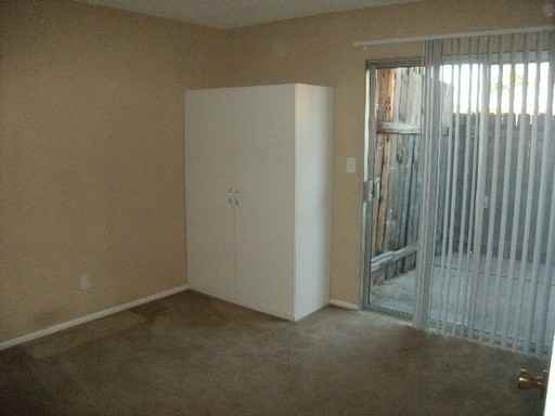 11043 Reagan St - Photo 3 of 11