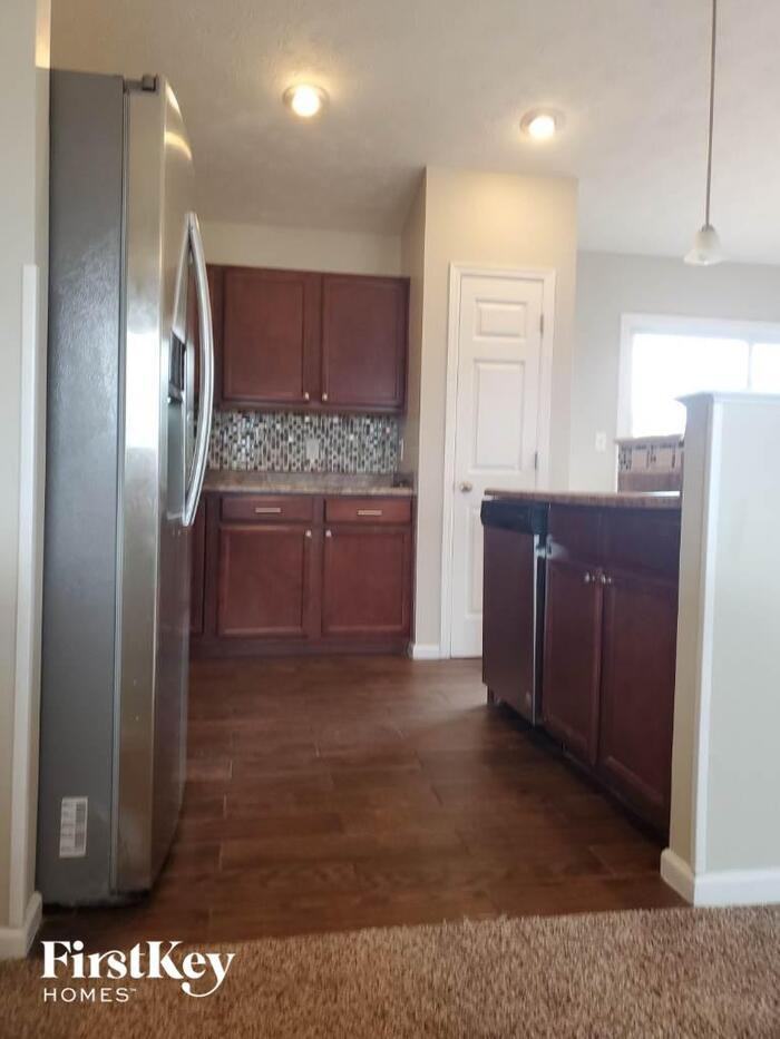 901 Regency Ct - Photo 2 of 22