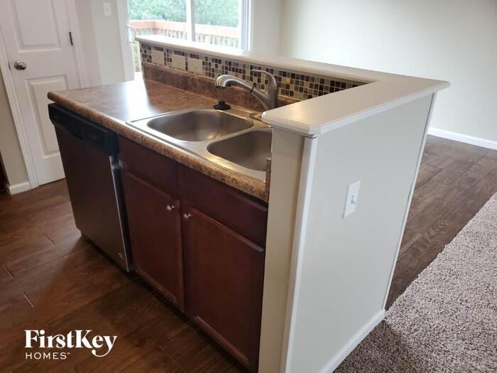 901 Regency Ct - Photo 3 of 22