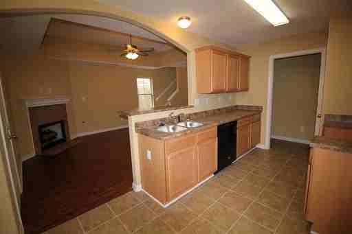 1576 Wynne Rd - Photo 2 of 9