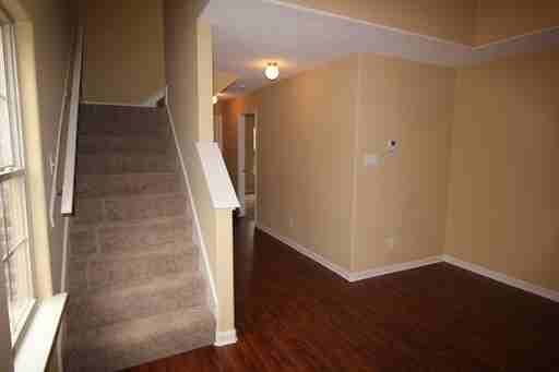 1576 Wynne Rd - Photo 3 of 9