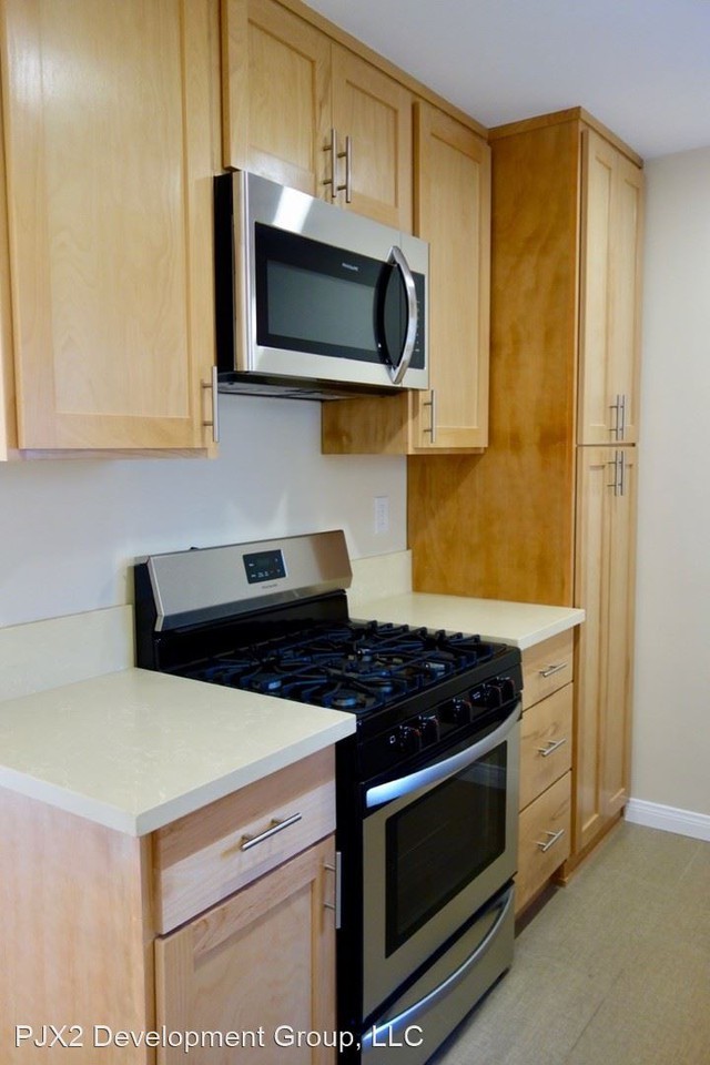 3656 Clarington Avenue - Photo 2 of 15