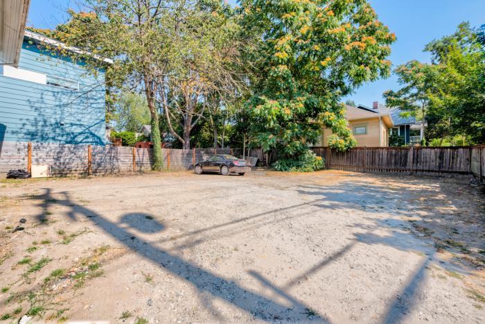 2704 Ne Blakeley St - Photo 2 of 27