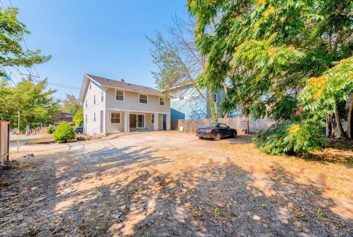 2704 Ne Blakeley St - Photo 3 of 27