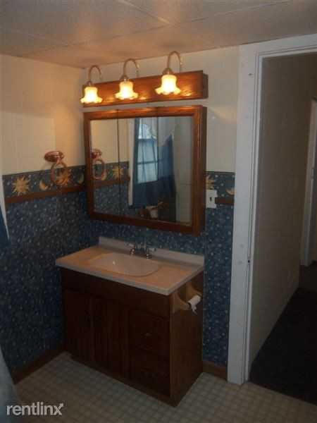 129 W Maple St - Photo 2 of 13