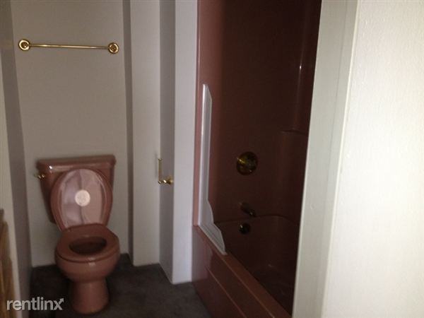 407 Elm St - Photo 3 of 7