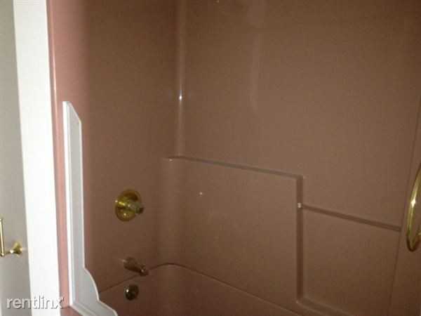 407 Elm St - Photo 2 of 7