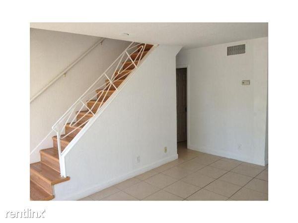 4605 NW 9th Dr #4606 - Photo 3 of 10