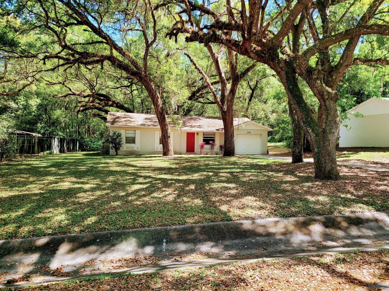 2090 Tanglewood Dr - Photo 2 of 31