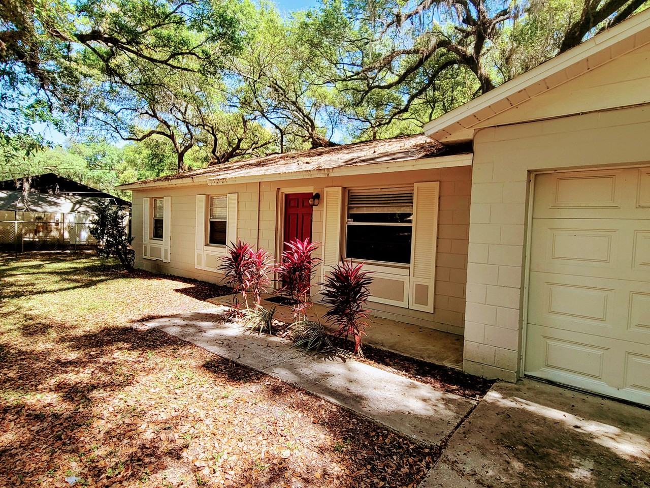 2090 Tanglewood Dr - Photo 3 of 31