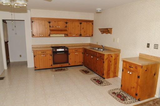 3772 Tree Ln - Photo 3 of 6