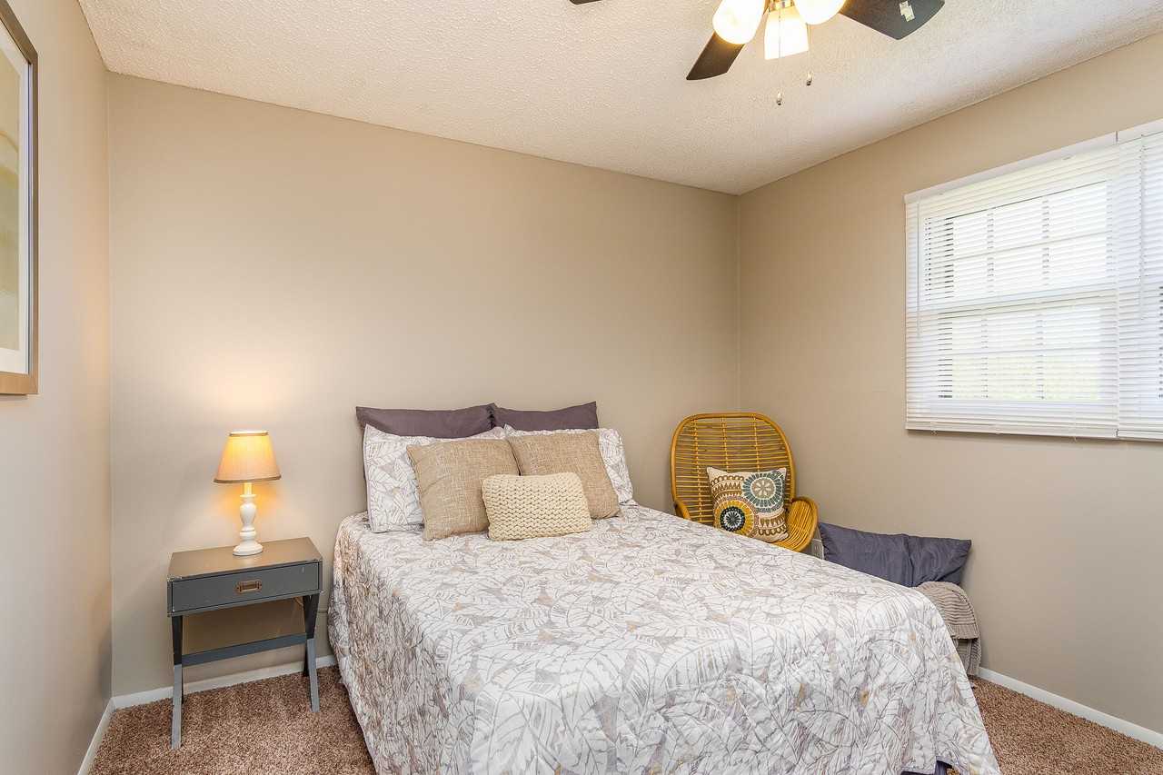 1616 Seminole Dr - Photo 3 of 13