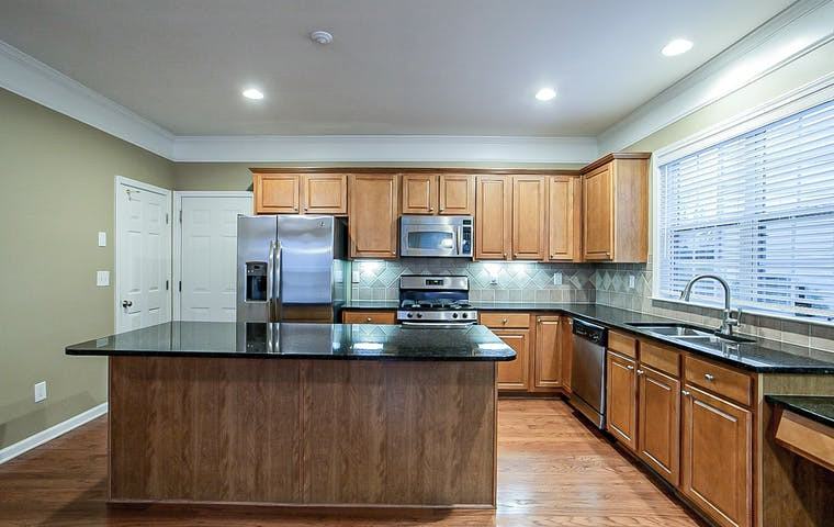 502 Pinchot Way - Photo 2 of 26