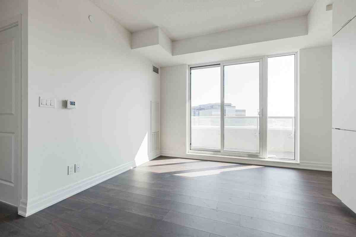 10 Rouge Valley Drive West #814 - Photo 3 of 21