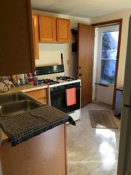 1137 Delaware St - Photo 3 of 19