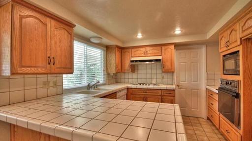 19911 Viewridge Dr - Photo 3 of 10