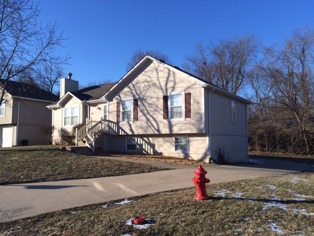2501 NW Richard Dr - Photo 2 of 17