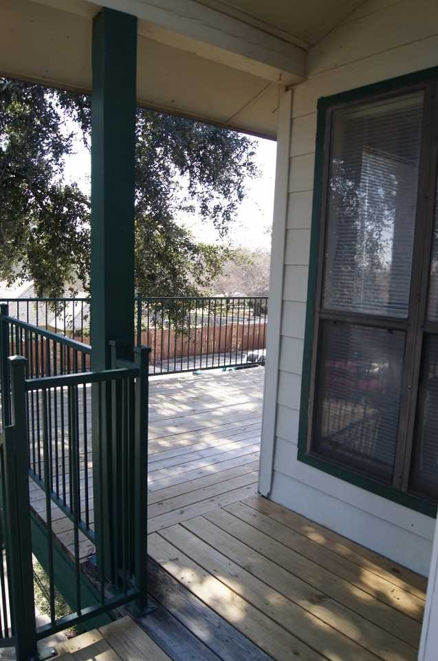 5406 Lakeview Pkwy - Photo 2 of 7