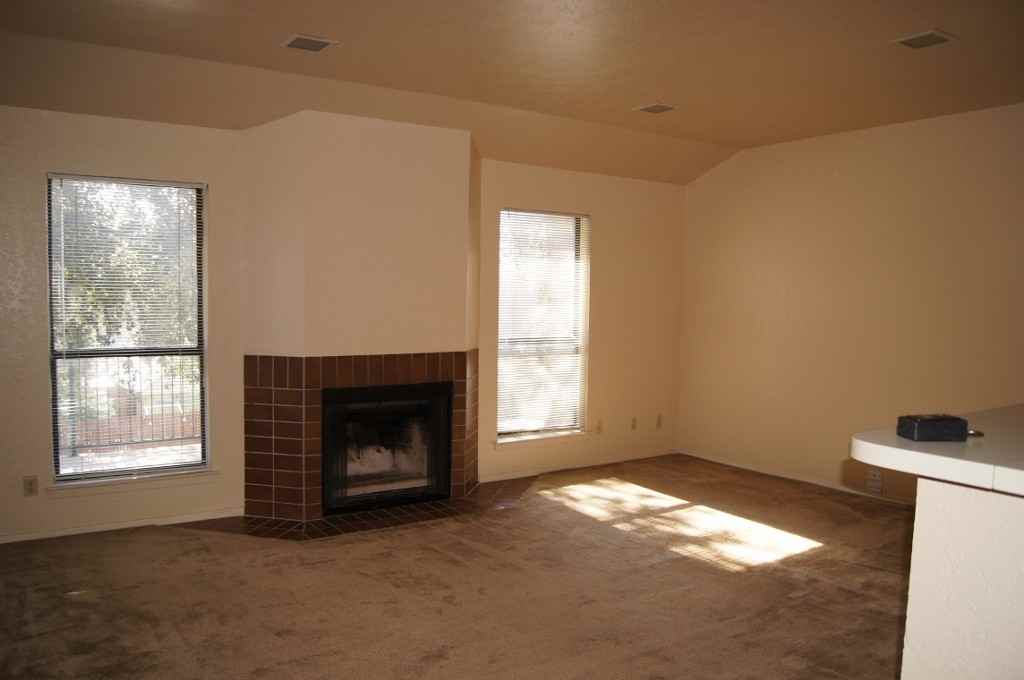 5406 Lakeview Pkwy - Photo 3 of 7