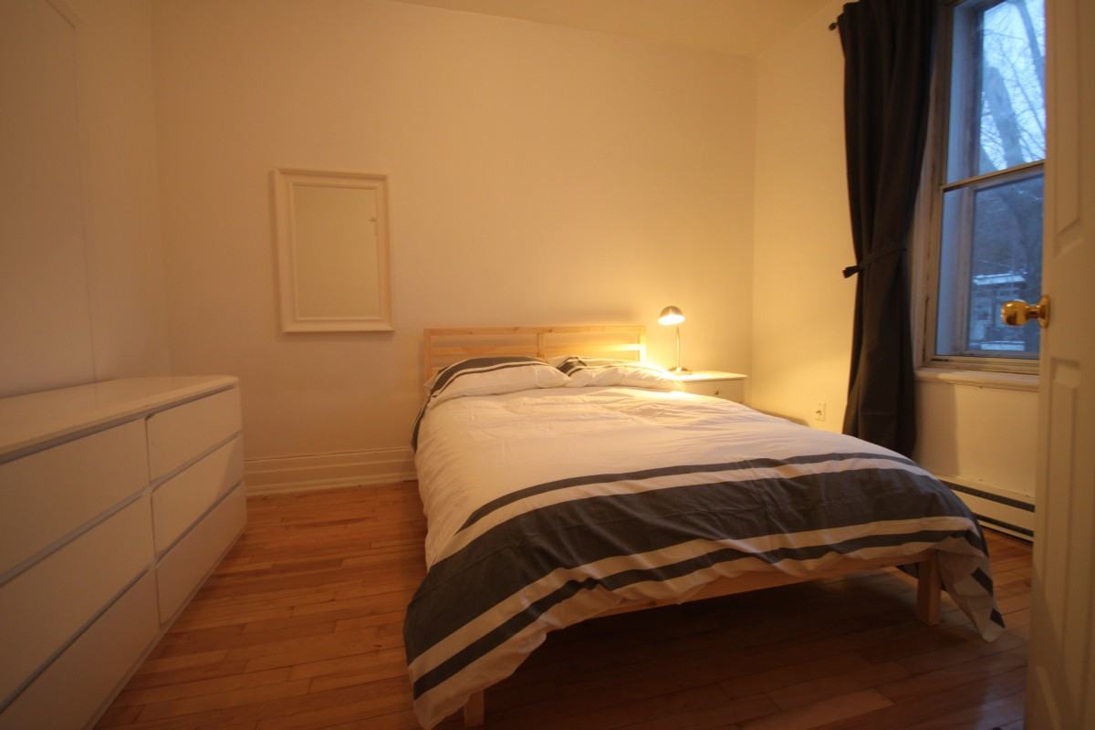 3 closed bedroom apartment located 2 minutes walk from metro Verdun