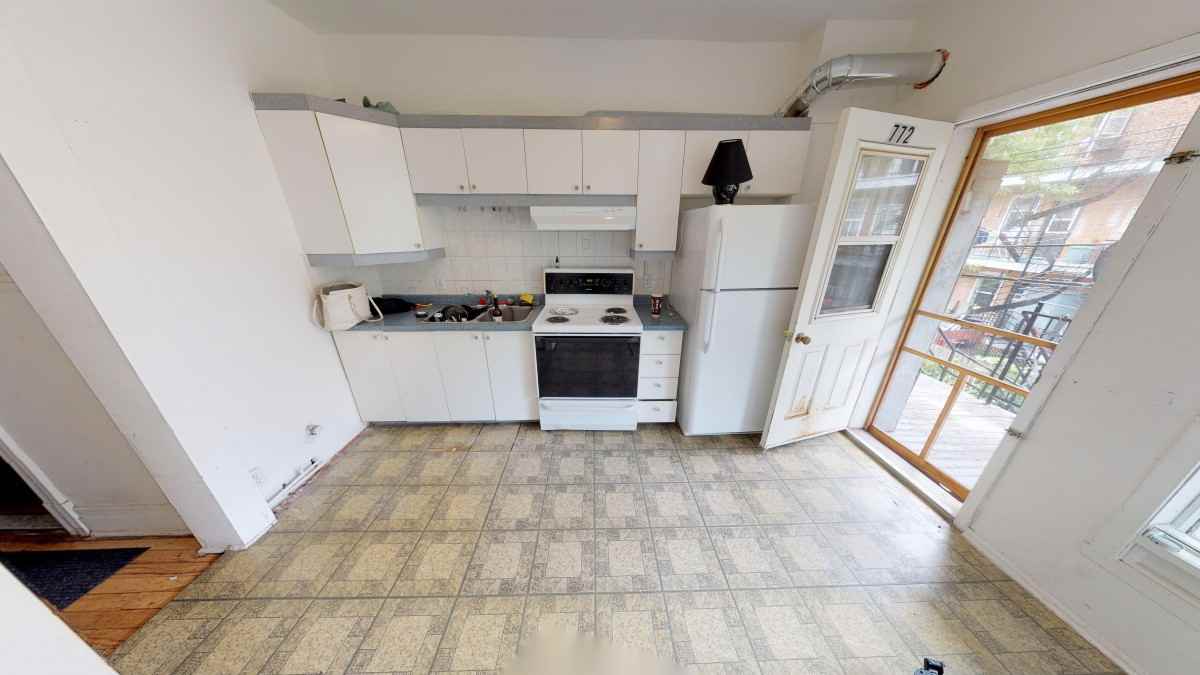 3 closed bedroom apartment located 2 minutes walk from metro Verdun