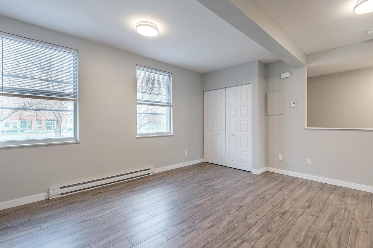 St-Henri - Photo 2 of 11