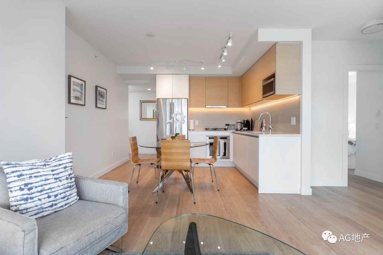 525 Foster Avenue #804