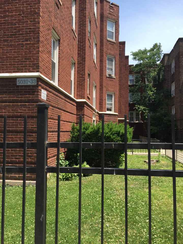 Harding Manor Apartments for Rent - 5033 North Harding Avenue #3W