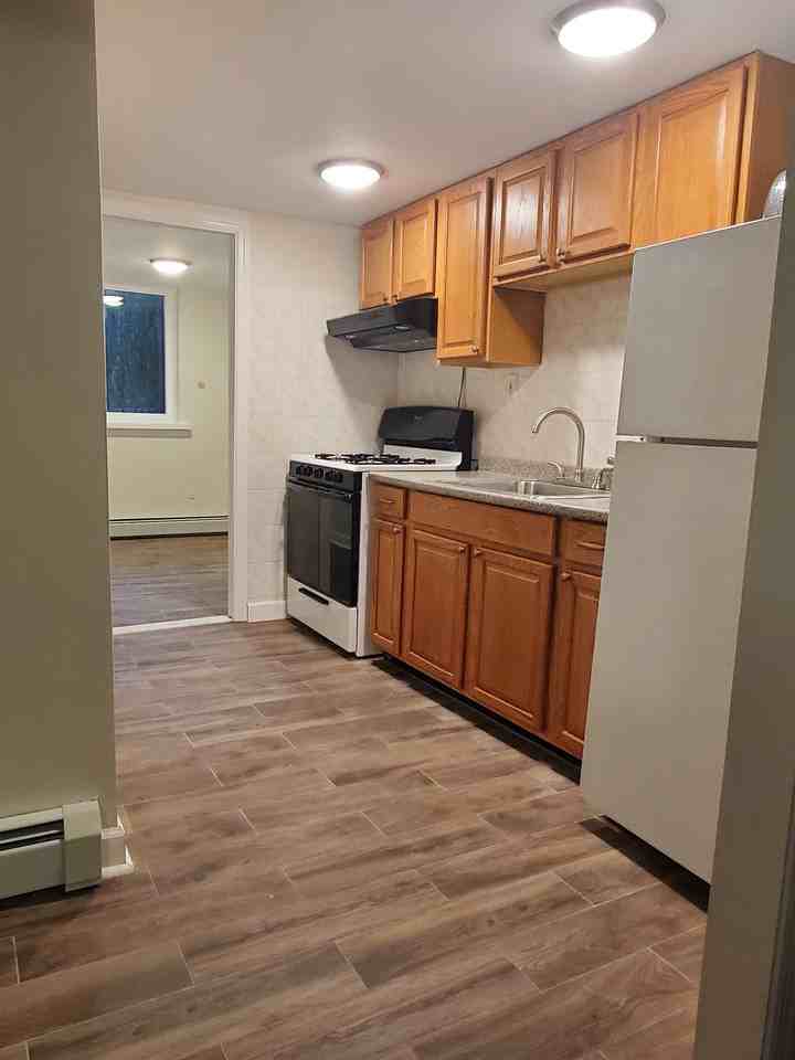 2001 2001 E 34th St 1 - Photo 3 of 8