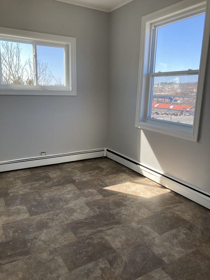 59 McLaughlin Crescent Apt 4 - Photo 3 of 10