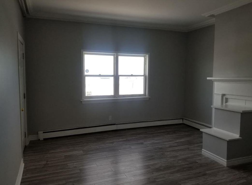 97 Market Place Apt 2 - Photo 2 of 5